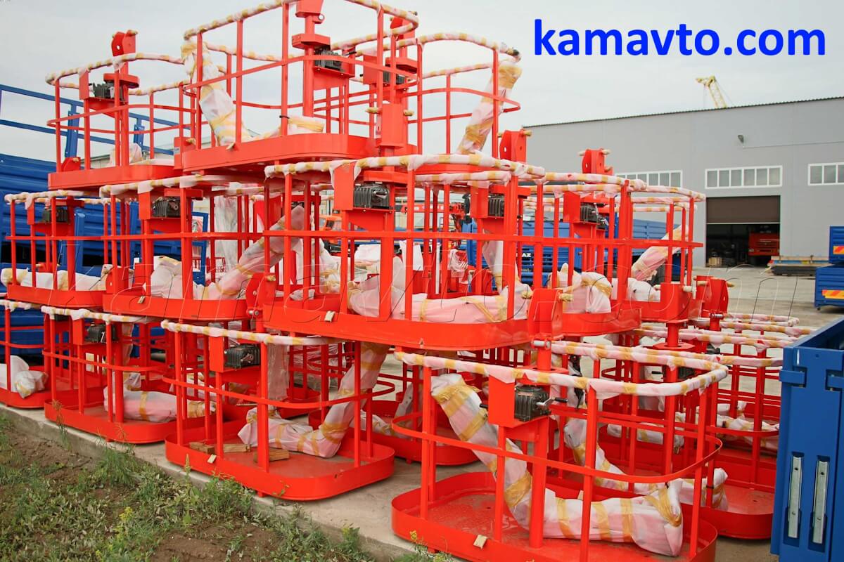 Люльки для КМУ крупным планом, наличие на складе Несколько монтажных корзин для КМУ в наличии на складе